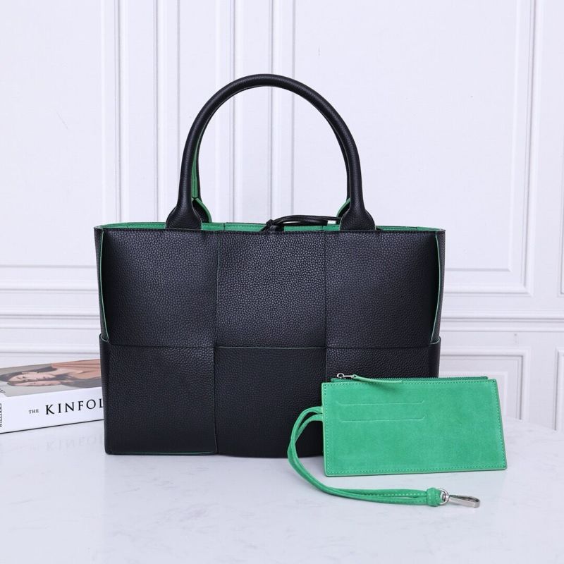 Bottega Veneta Medium Arco Tote Bag 