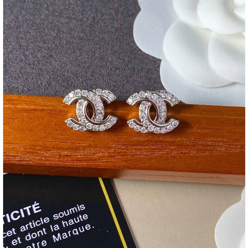 Chanel Ear stud 