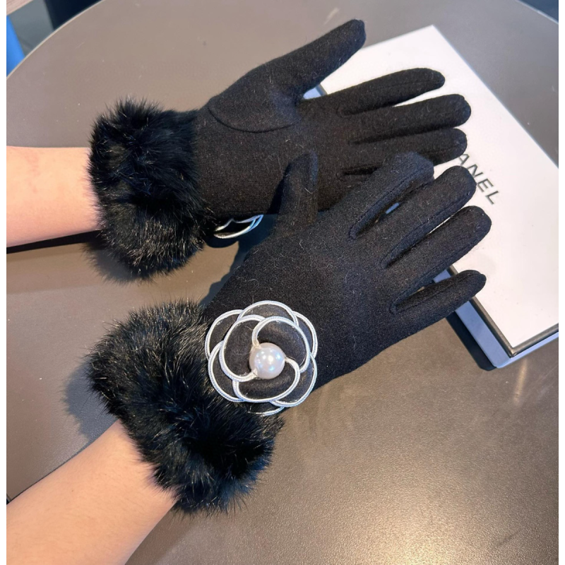 Chanel cashmere Gloves